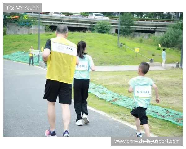 “笑声与奔跑同行!牛仔3K亲子跑点燃香港街头” “笑声与奔跑同行!牛仔3K亲子跑点燃香港街头”